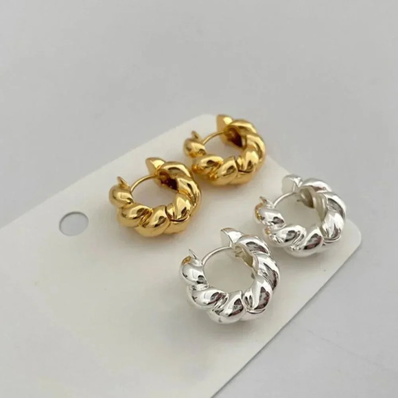 925 Sterling Silver Small Textured Hoop Earrings Gold or Silver Huggie Hoops - Picture 1 of 4